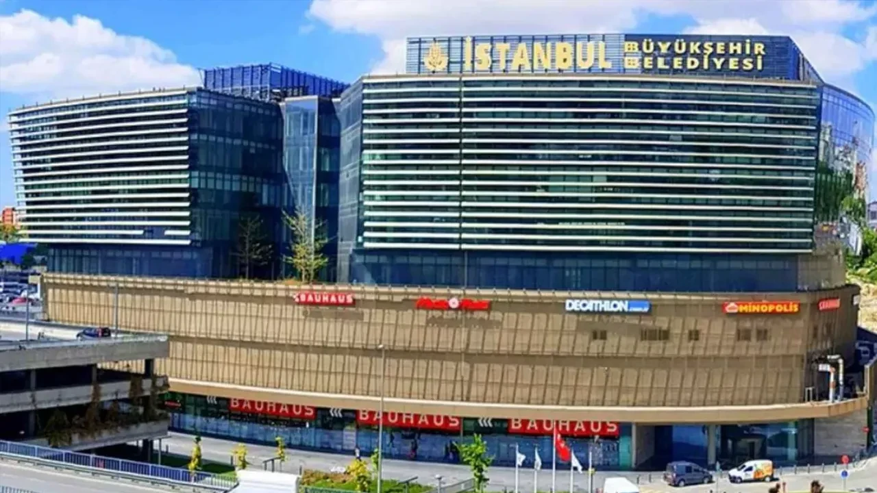 İBB'ye 3. dalga operasyonda gözaltına alınanlar adliyeye sevk edildi