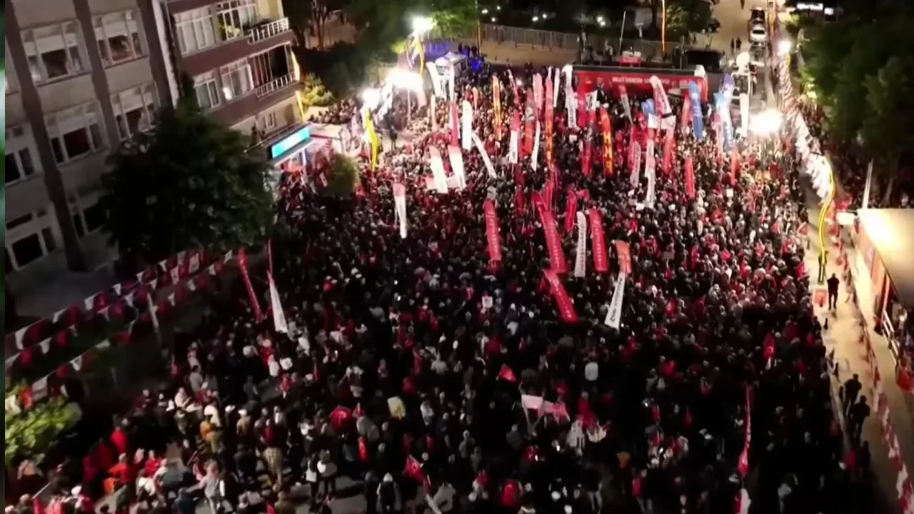 CHP’den Silivri’de güçlü miting: On binler Atatürk Meydanı’nda buluştu