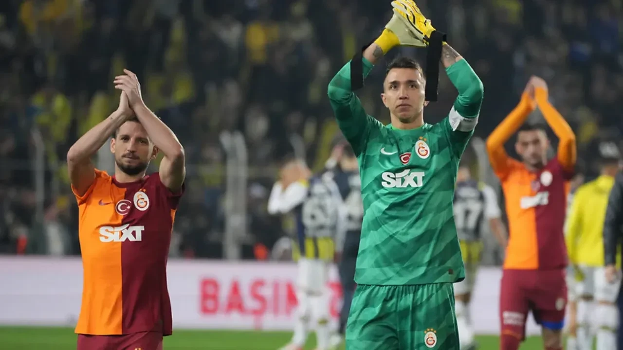 Okan Buruk: Muslera ve Mertens Galatasaray’dan ayrılıyor