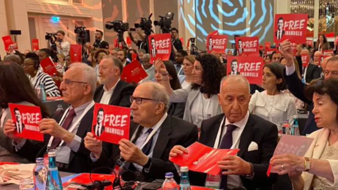 'Free İmamoğlu' dövizini kaldırmayan DEM Parti Grup Başkanvekili Sezai Temelli'den açıklama