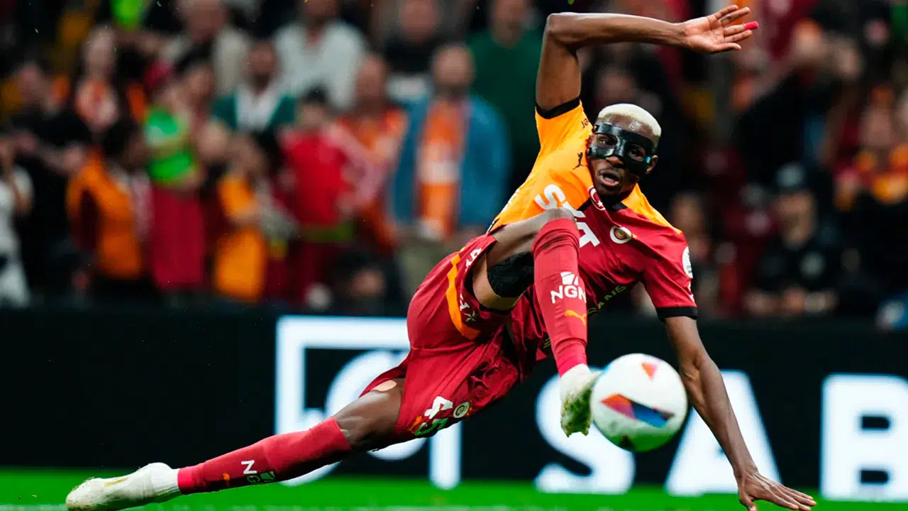 Şampiyon Galatasaray, ligin son maçında Başakşehir'i iki golle yendi