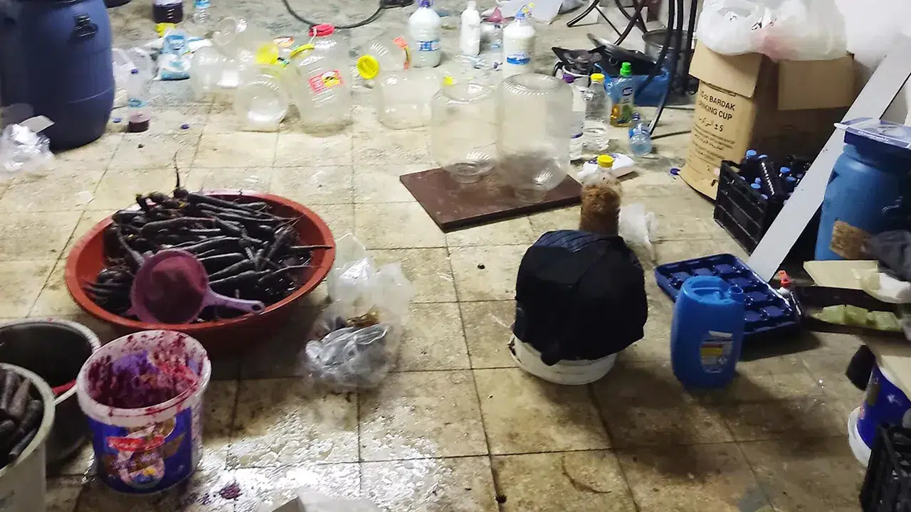 Rezaletin bu kadarı: Tuvaletten sızan suların karıştığı şalgamları piyasaya süreceklerdi!