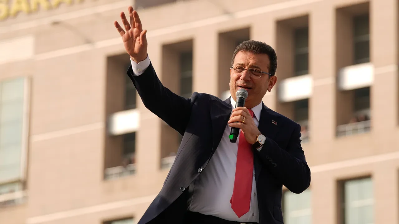 İmamoğlu: Bütün dosyalar bomboş çıkınca; insanları zindanlara kapatıp, iftiracılar yaratıp 'yeni dosyalar yaratma' derdine düştüler