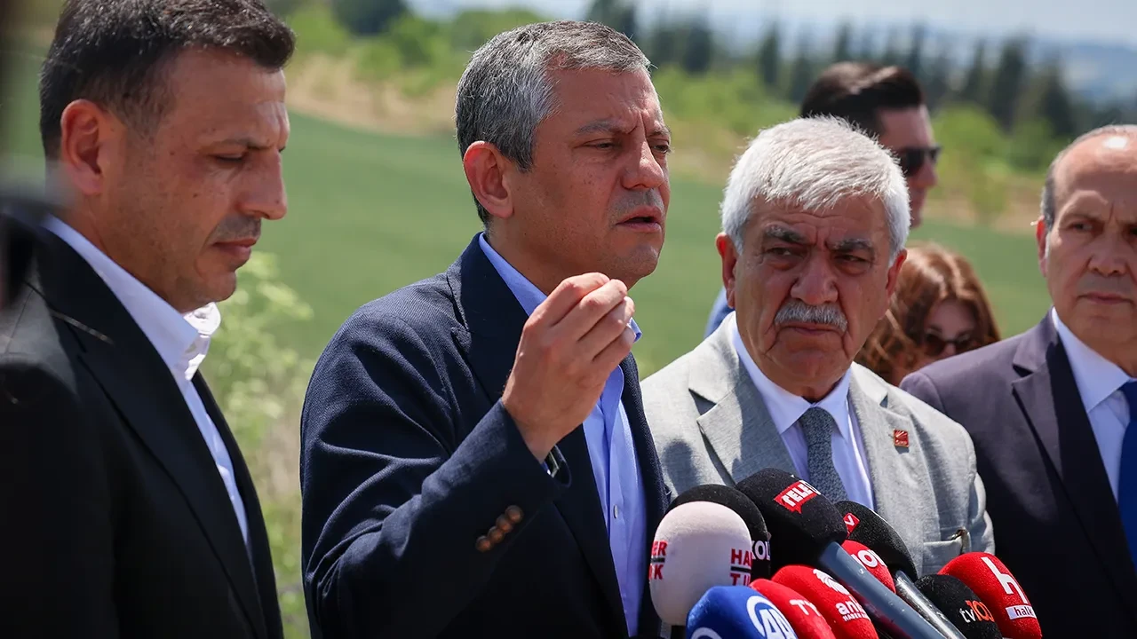 Erdoğan'ın anayasa çağrısı için Özgür Özel: "Hukuk tanımayanlarla müzakere edilmez, mücadele edilir"