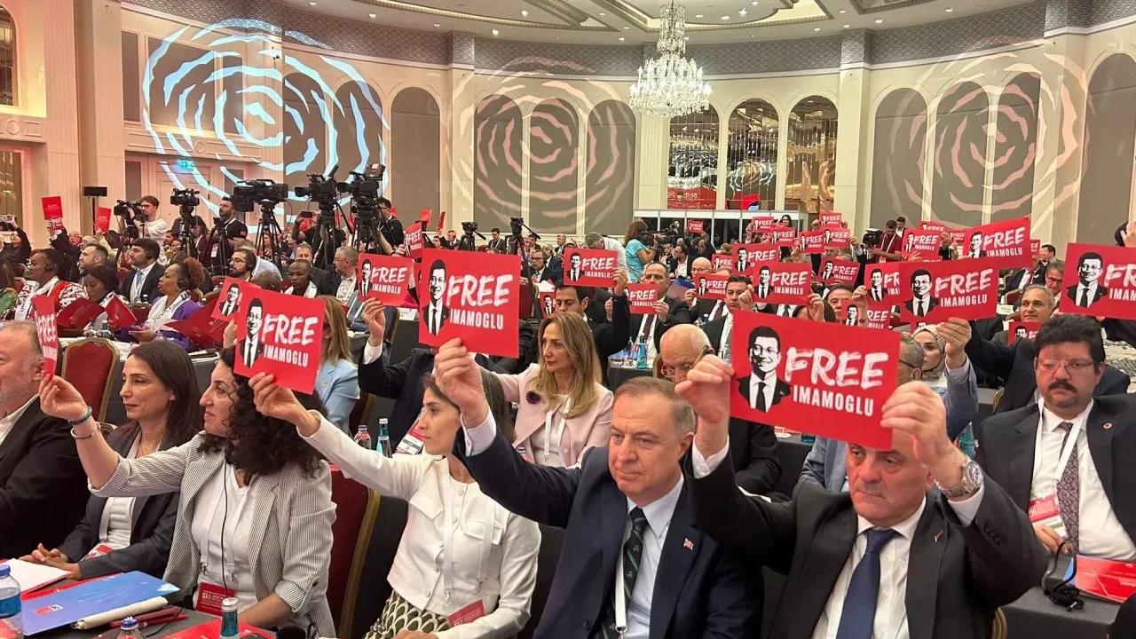 Sosyalist Enternasyonal’e İmamoğlu damgası: 81 ülkeden özgürlük çağrısı
