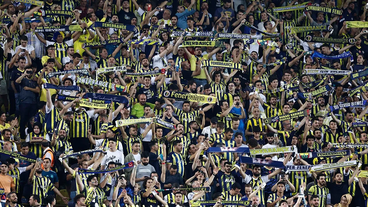 Fenerbahçe yönetimi seçim kararı aldı ama taraftar "Eylül’de değil, hemen şimdi kongre istiyor"