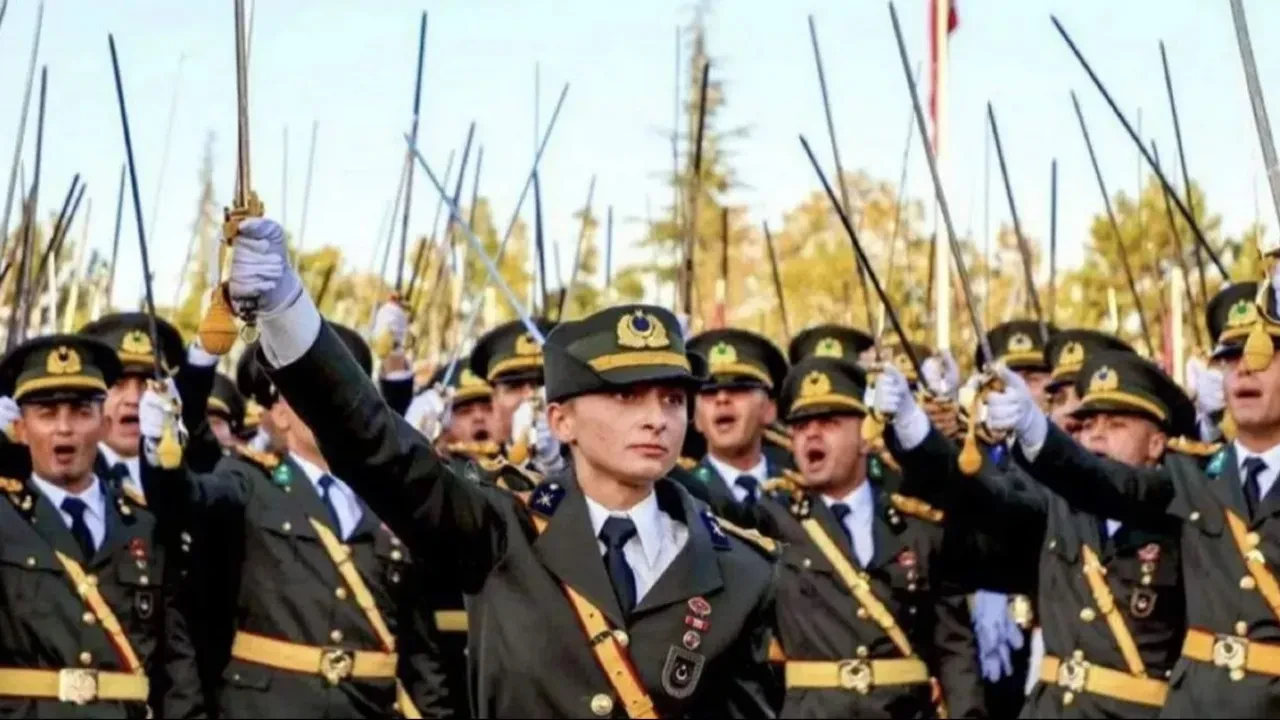 TSK'dan ihraç edilen teğmenler Ankara Büyükşehir Belediyesi'nde işe başladı