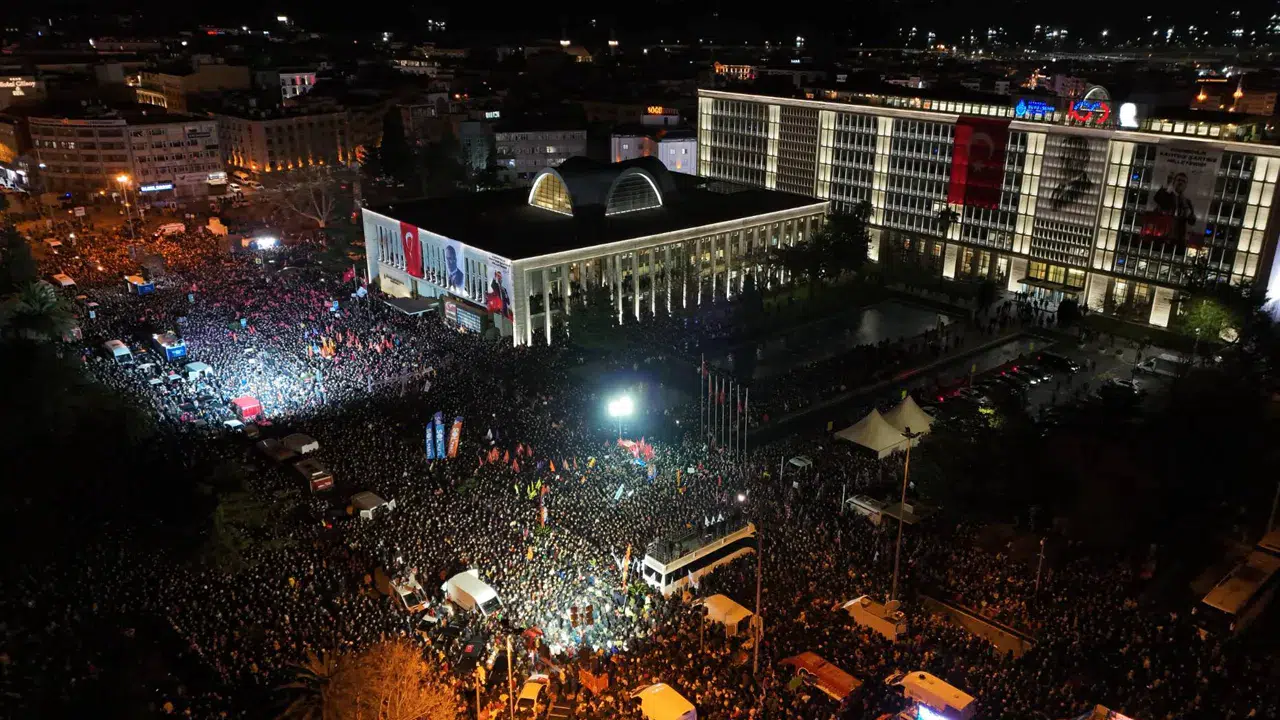 İBB operasyonlarında tutuklanan 14 genç tahliye edildi