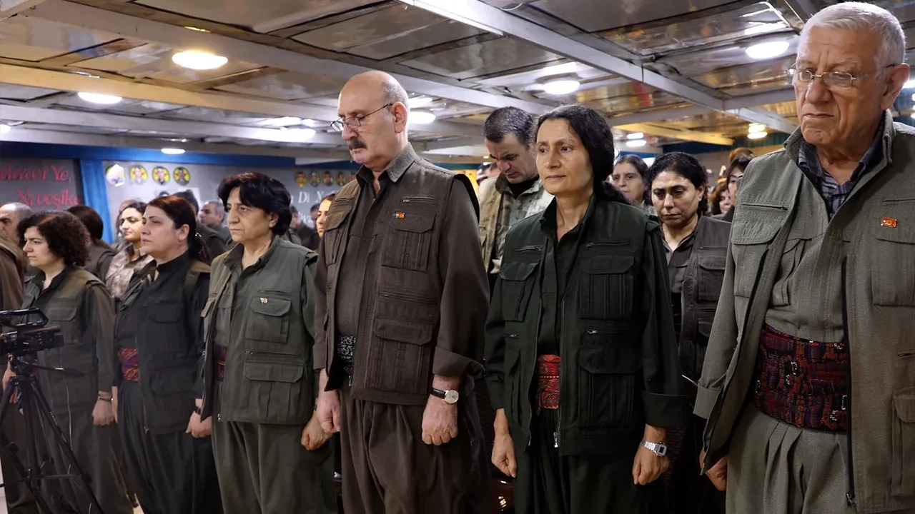 Terör örgütü PKK'nın kendini feshetme kararı dünya basınında nasıl yer buldu?