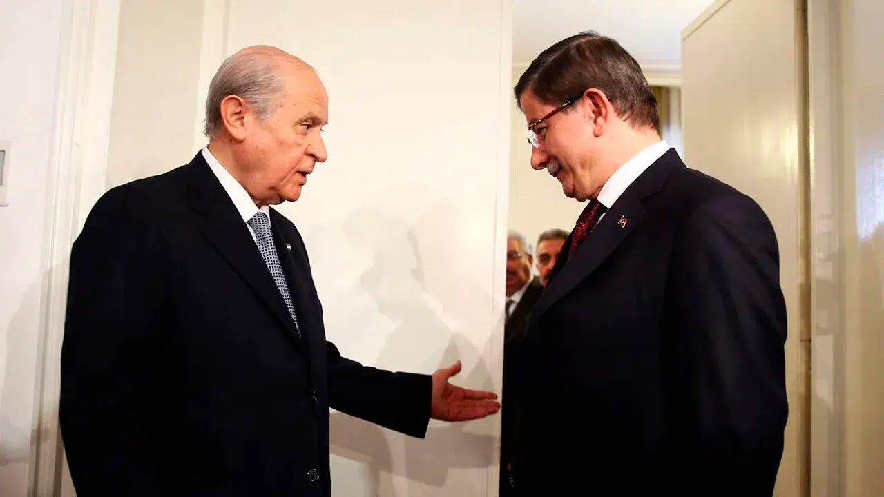 Devlet Bahçeli, Ahmet Davutoğlu'nu telefonla arayarak teşekkür etti