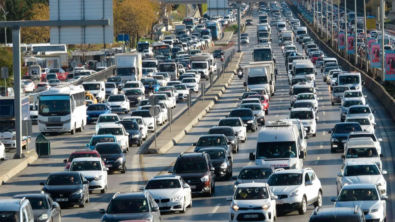İstanbul'da yarın bazı yollar trafiğe kapalı olacak