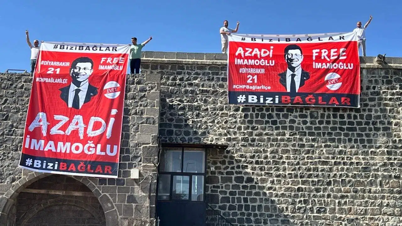 Diyarbakır surlarında 'İmamoğlu' pankartı açan kişiler gözaltına alındı