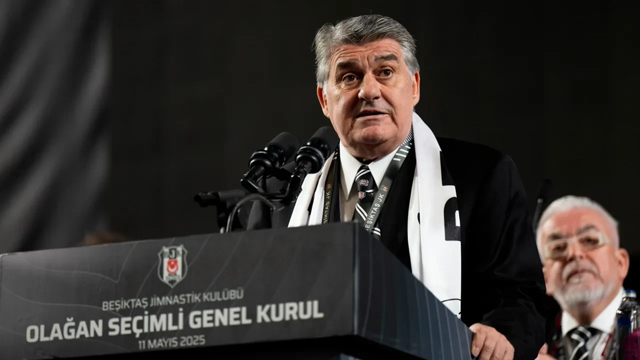 Beşiktaş'ta Serdal Adalı, yeniden başkanlığa seçildi!