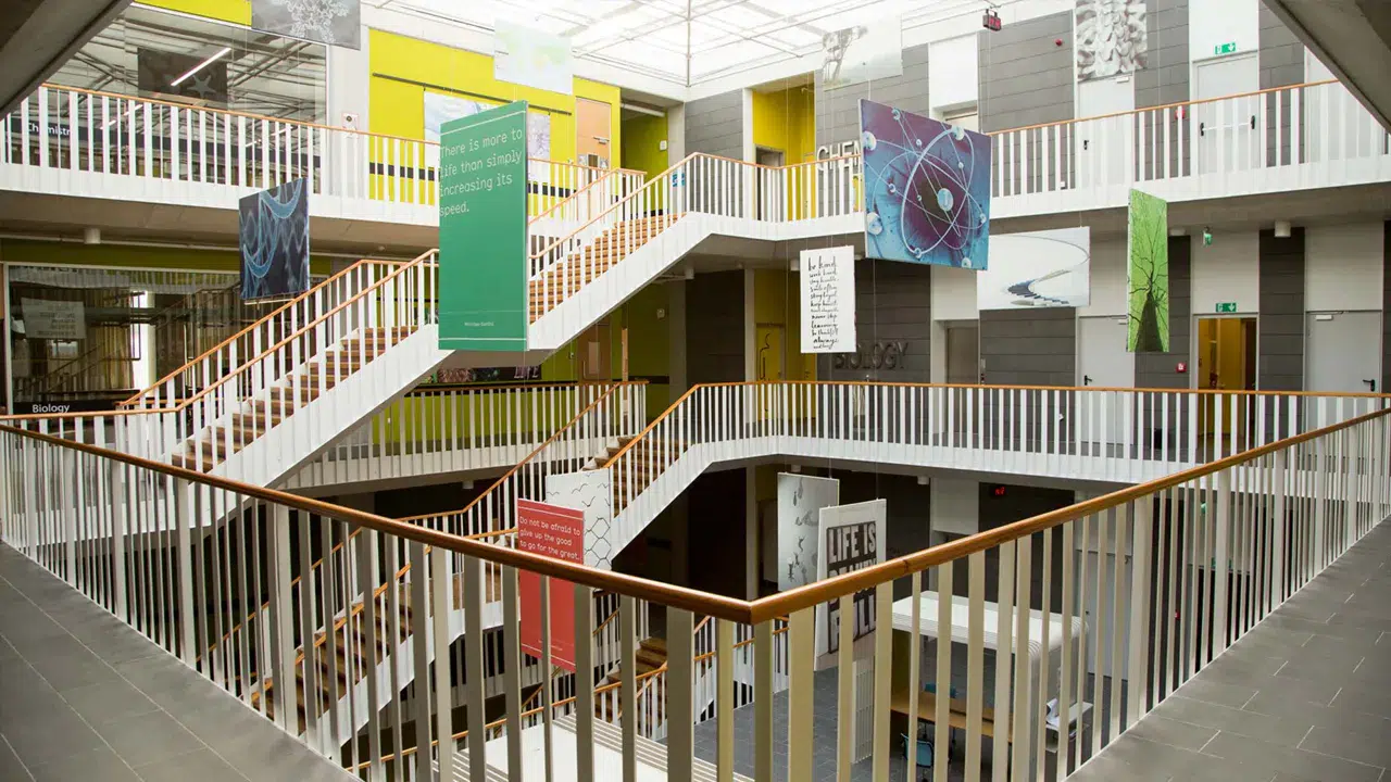 Koç Okulları'nın ilkokul ve anasınıfı eğitim ücreti neredeyse 2 milyon liraya geldi