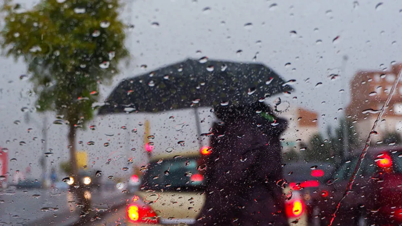 Kavurucu sıcaklıkların ardından yağış! Hava sıcaklığı düşüyor: Montları biraz daha bekletin