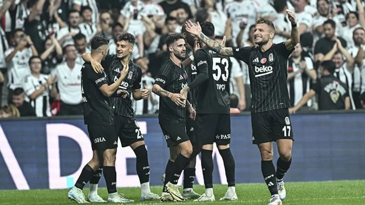 Beşiktaş, Adana Demirspor mesaisine başladı