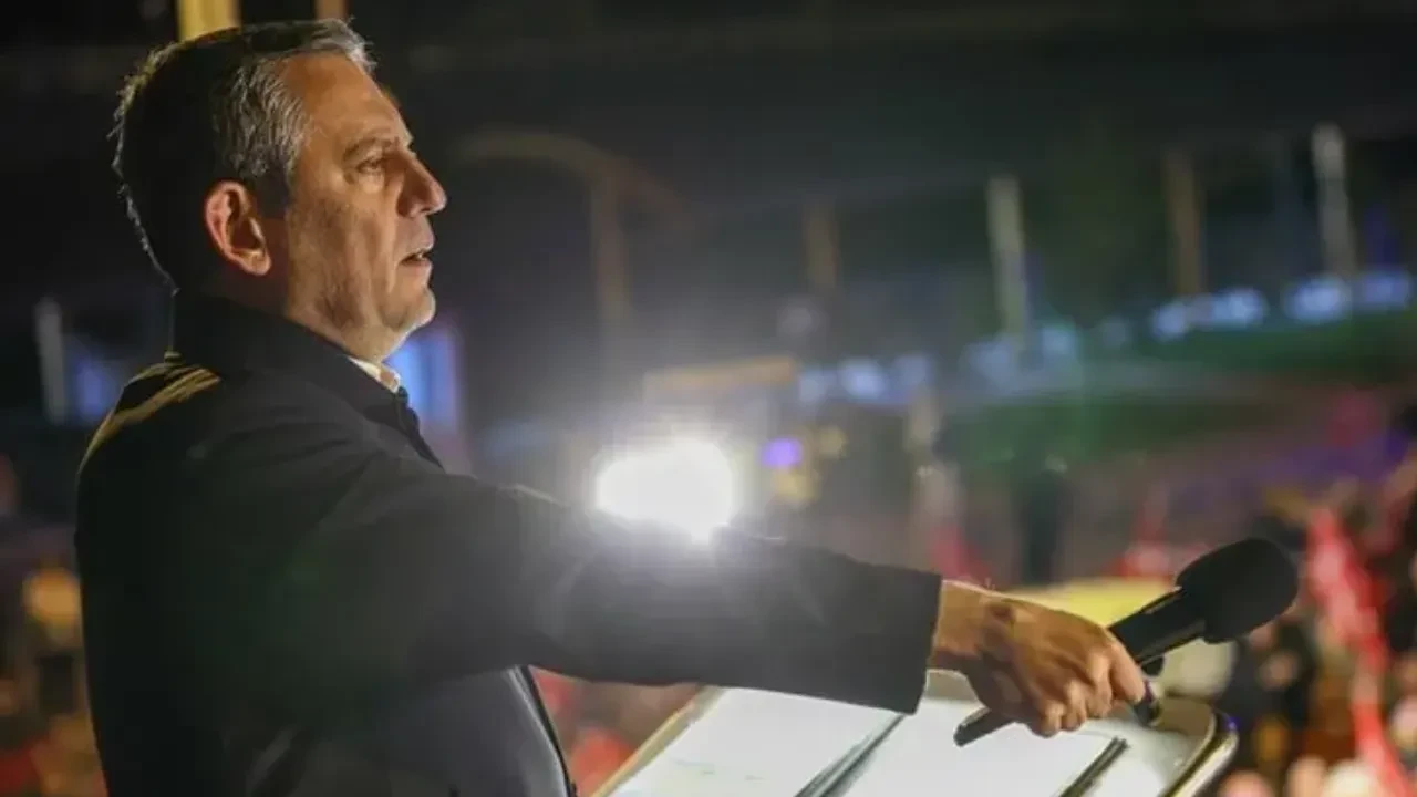 Özgür Özel'den Silivri mitinginde Erdoğan'a gönderme ve hukuk vurgusu