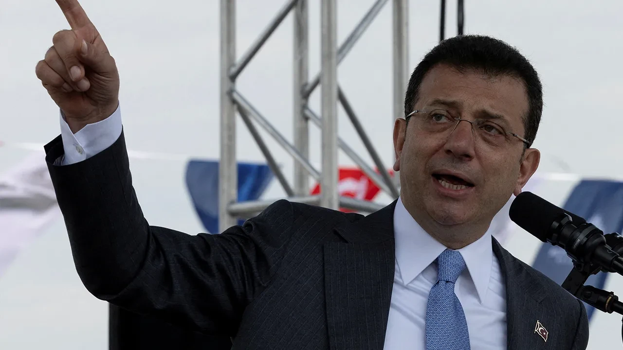 İmamoğlu: "Üniversite öğrencileri bir densize, bir ahlaksıza karşı çıkarak bu ülkenin onurunu, şerefini, ahlakını kurtarmıştır"