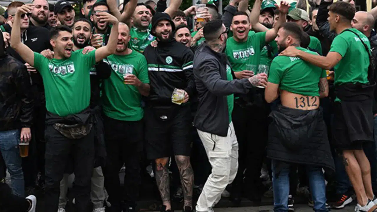 UEFA Konferans Ligi finali öncesi taraftarlar arasında kavga çıktı