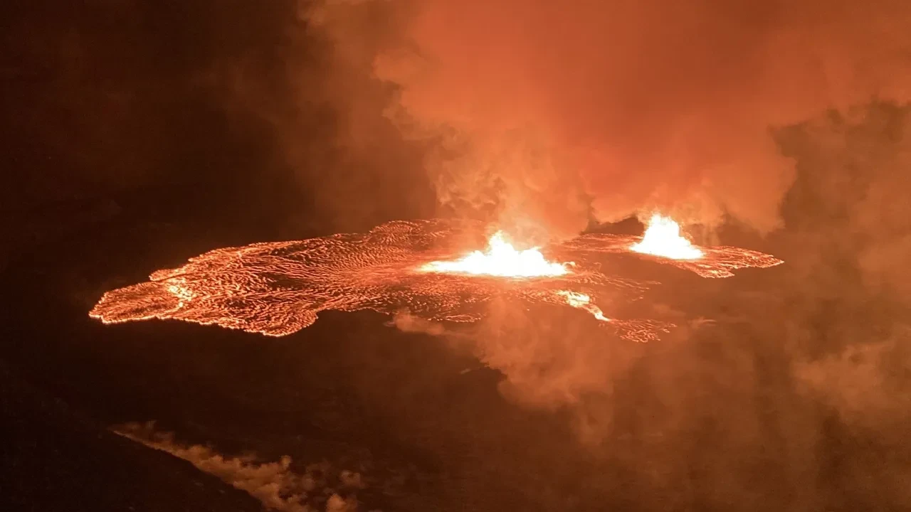 Kilauea Yanardağı patladı: Lavlar 300 metreye ulaştı