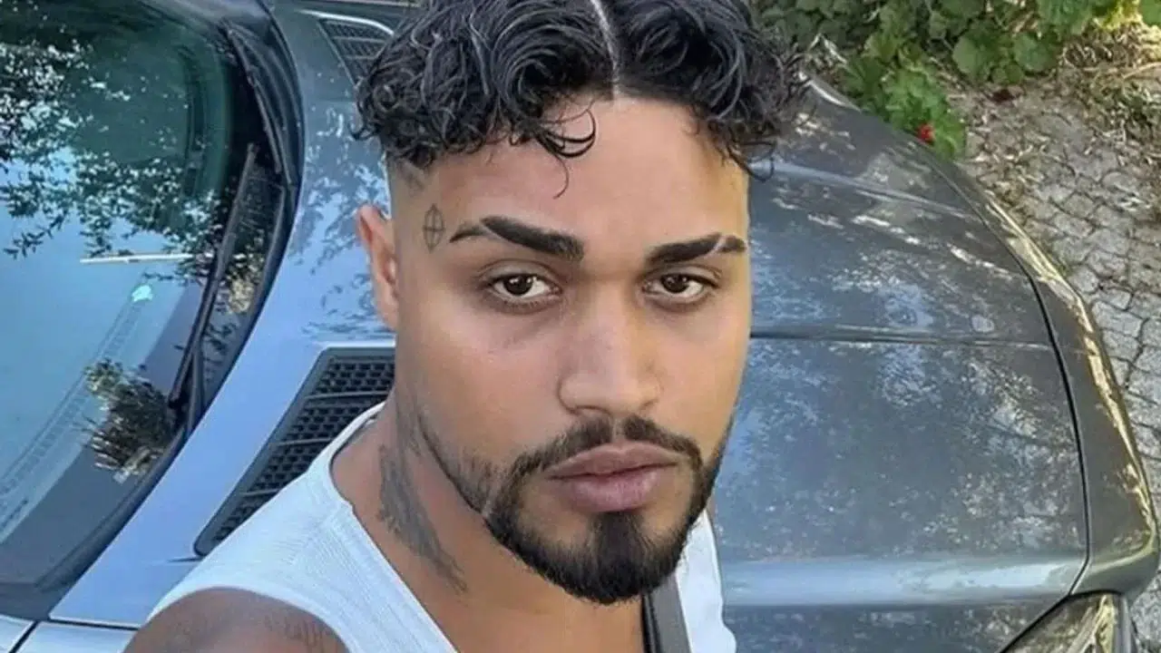 Tahliye edilen rapçi Lvbel C5 güvercin uçurdu