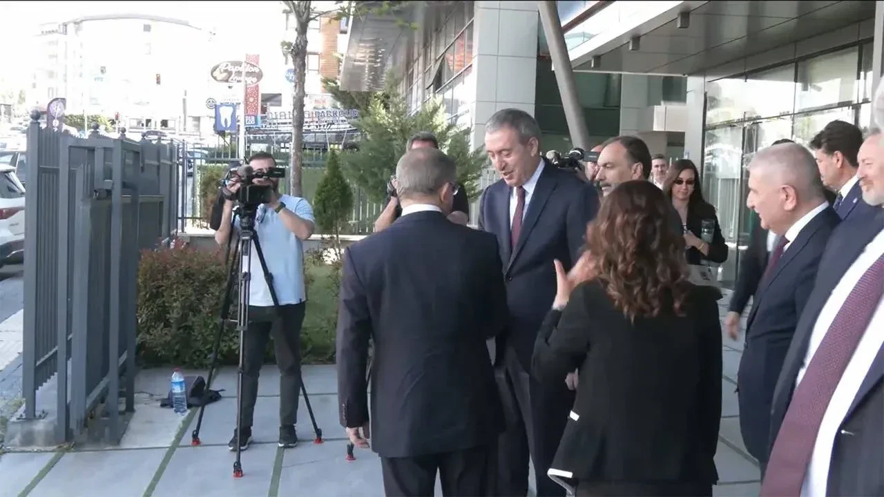 Tuncer Bakırhan'dan Ahmet Davutoğlu'na ziyaret