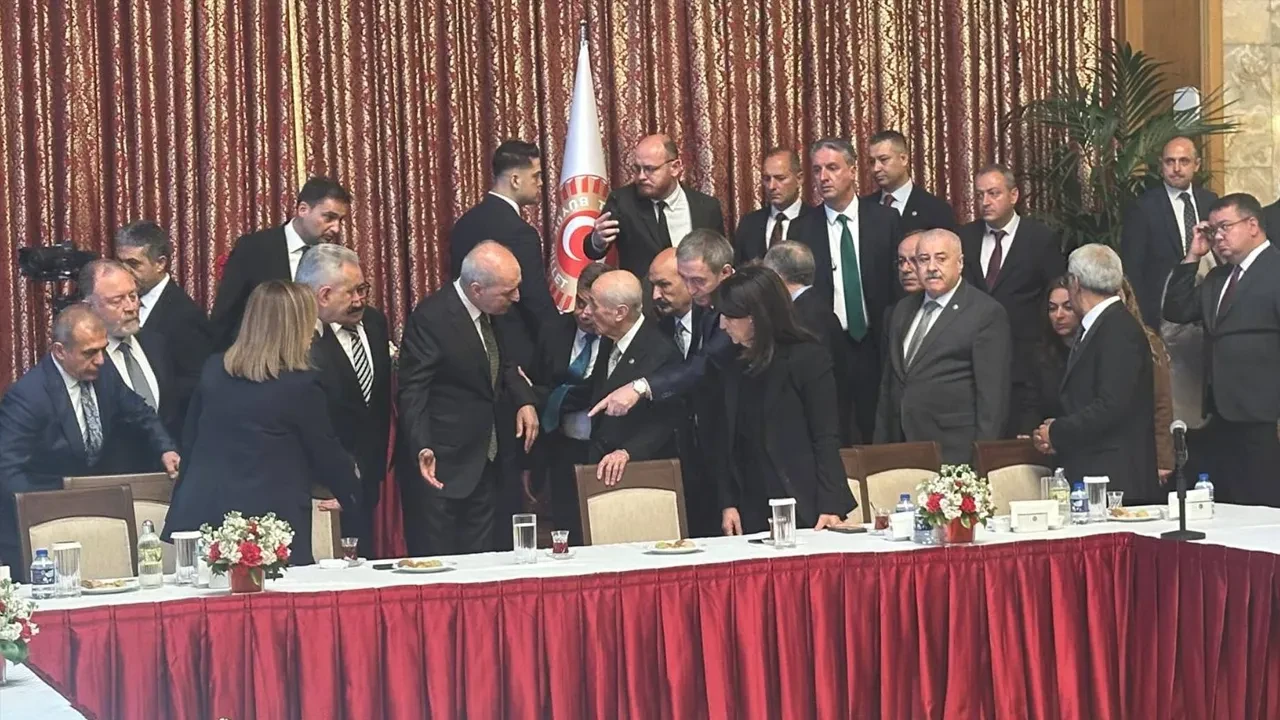 Devlet Bahçeli'den DEM Parti'ye taziye ziyareti