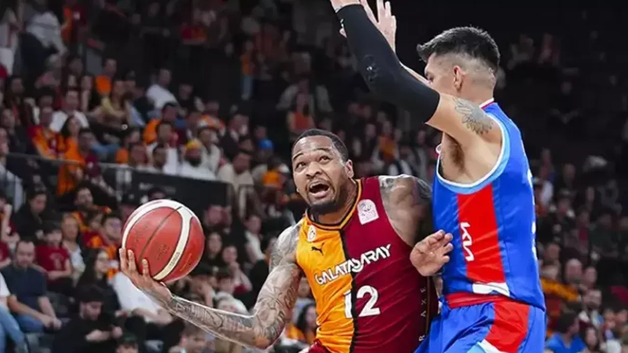 Anadolu Efes fırtına gibi: Galatasaray'ı 87-53 mağlup etti