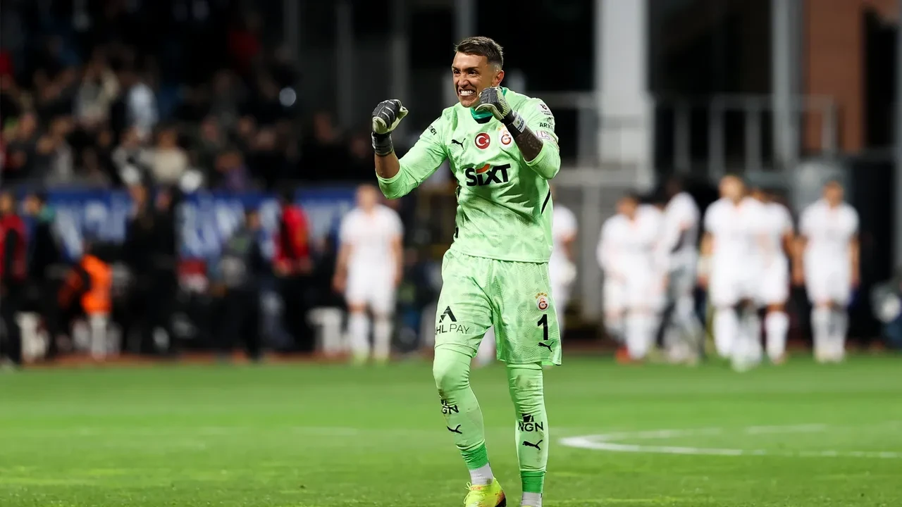 Galatasaray file bekçisi Muslera Penarol'e transfer olacak iddiası