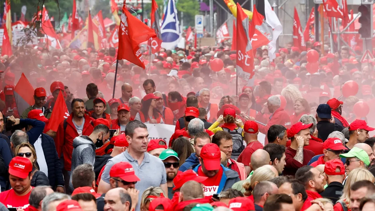 Belçika'da kamu çalışanları, hükümetin kemer sıkma politikalarına karşı greve gidiyor!