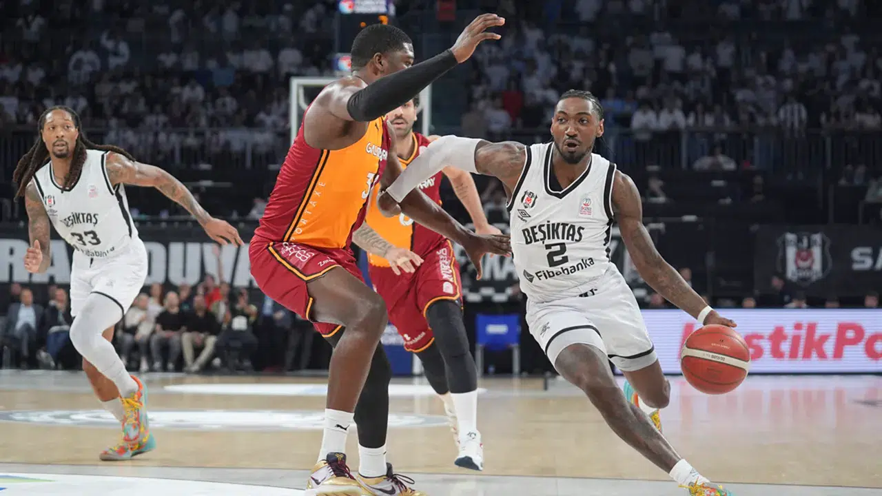 Potada Beşiktaş Fibabanka, Galatasaray'ı büyük farkla yendi