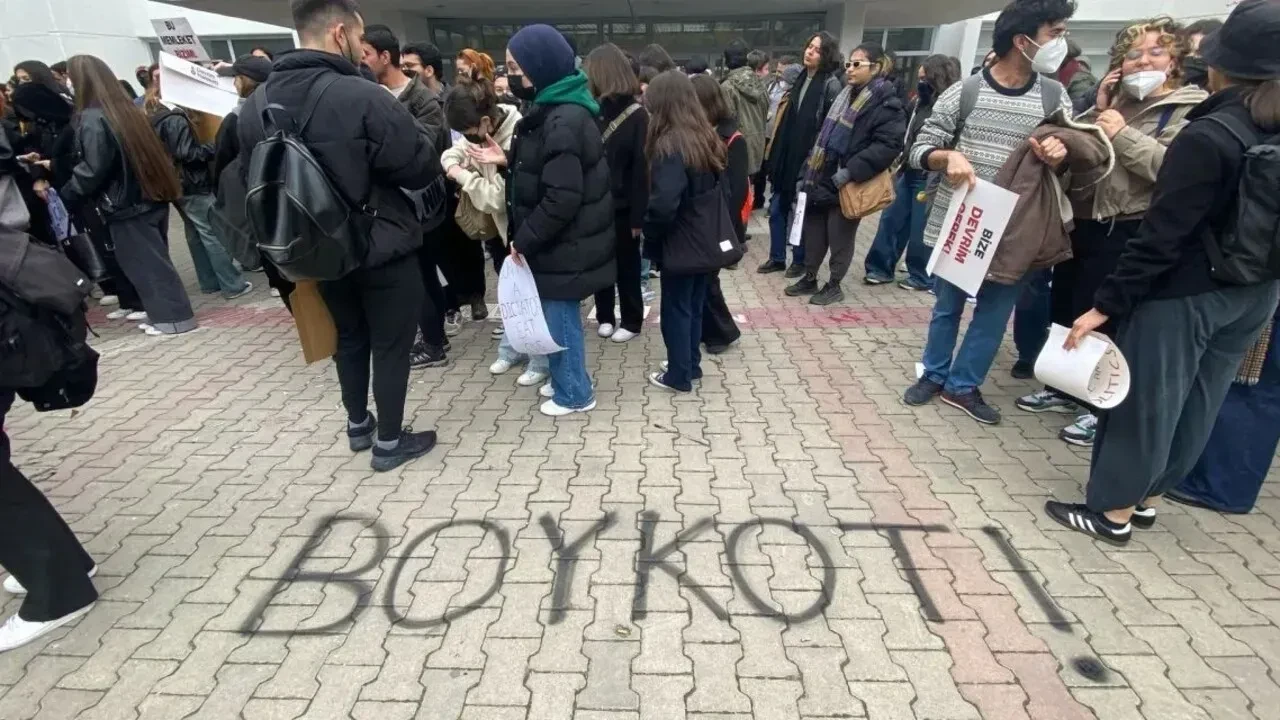 Boykota destek veren Hacettepeli akademisyene ihraç