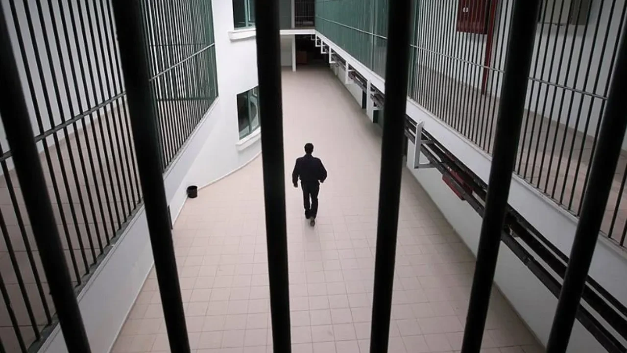 Meclis’e sunulan yeni af taslağıyla 55 bin hükümlüye tahliye yolu açılıyor