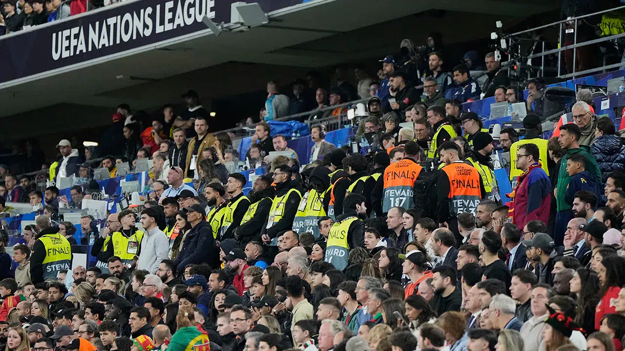 Portekiz-İspanya finalinde bir taraftar yaşamını yitirdi