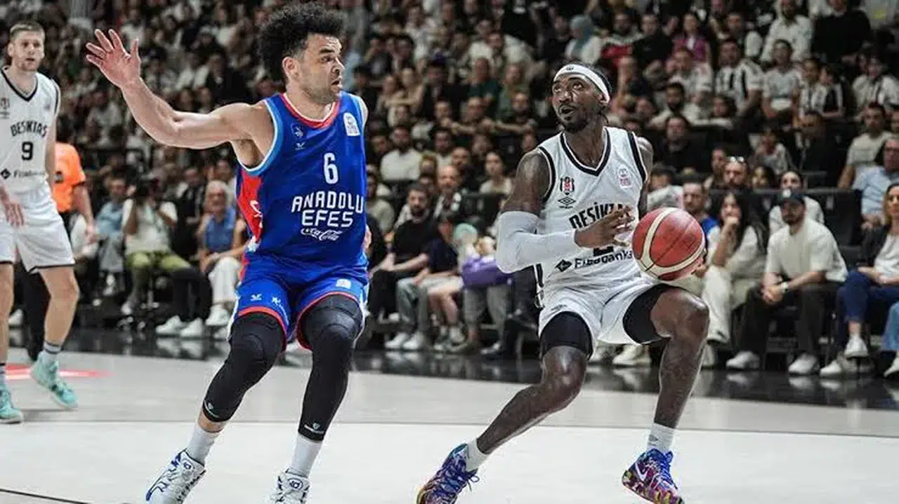 Anadolu Efes'i geçen Beşiktaş Fibabanka finalde Fenerbahçe Beko’nun rakibi oldu