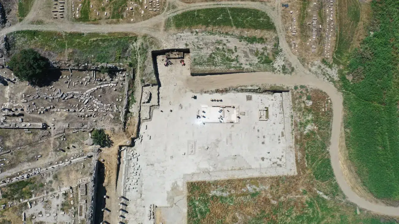 Magnesia Antik Kenti'nin en büyük meydanı gün ışığına kavuşacak