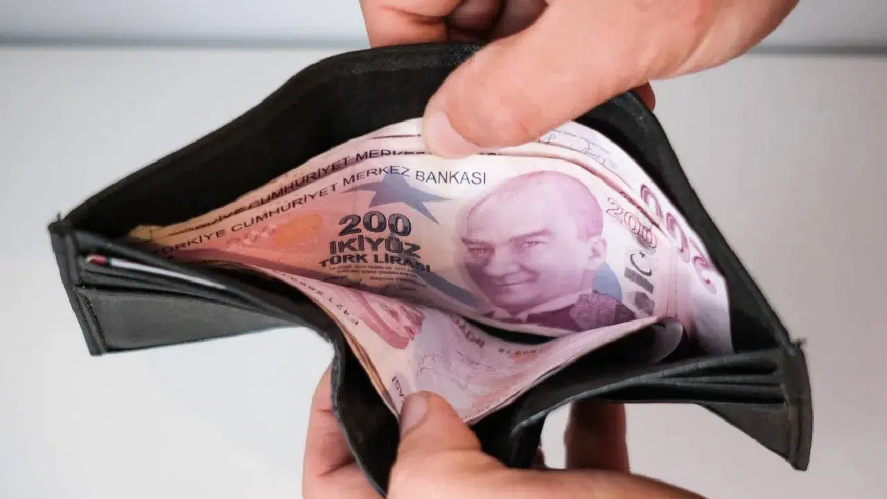 DİSK: Asgari ücrete Temmuz 2025'te zam şart