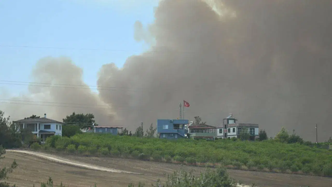 Adana'da yangın söndürme uçağı göle düştü
