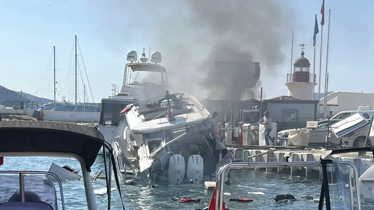Bodrum’da teknede yakıt ikmali sırasında patlama: 3 kişi yaralandı