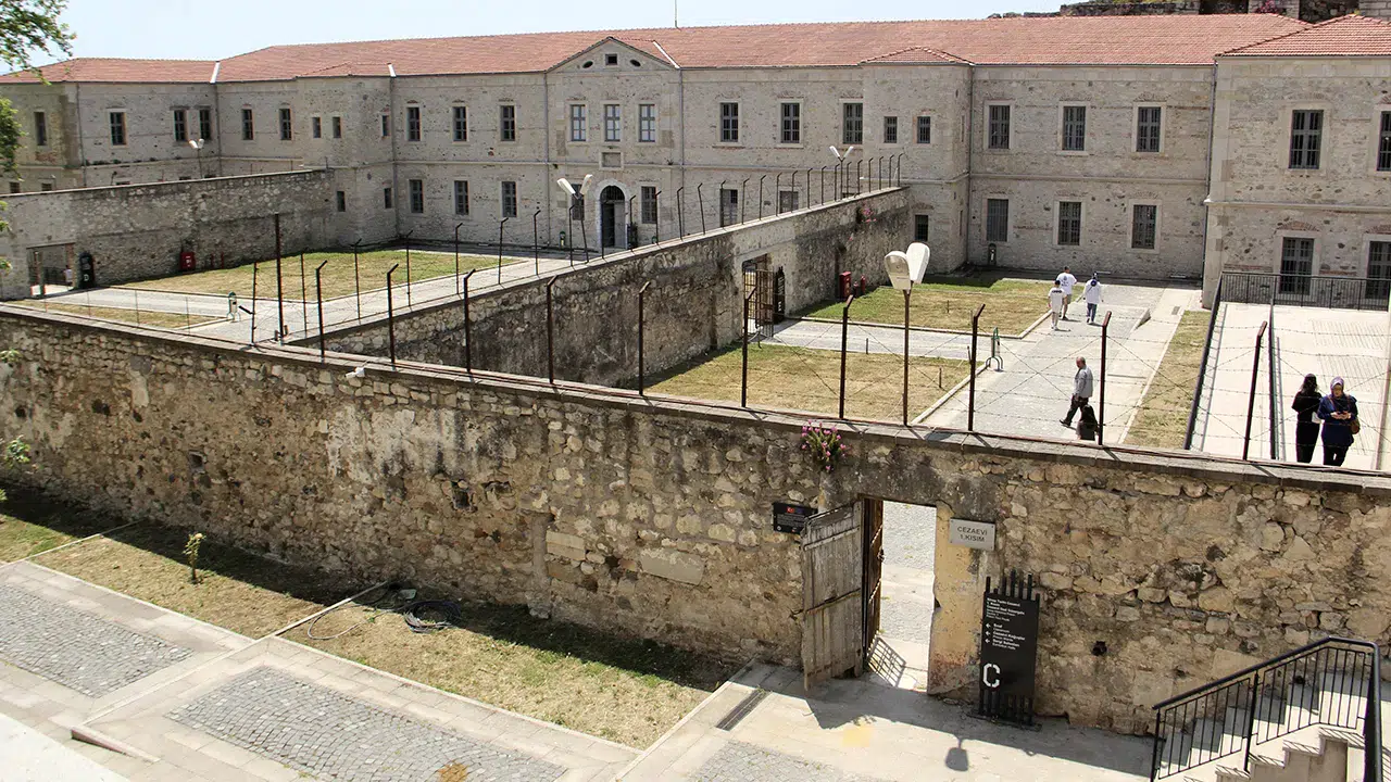 Sinop Tarihi Cezaevi restorasyon sonrasında ziyaretçilerini ağırlamaya başladı