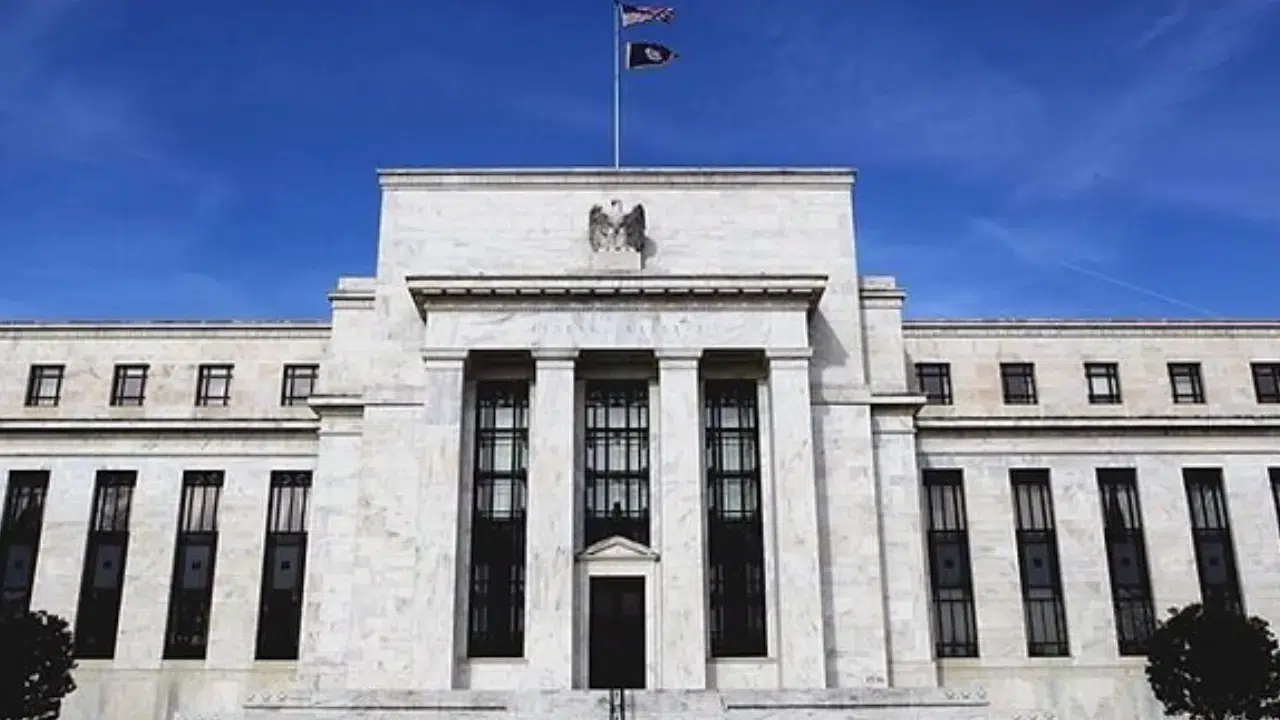 Fed faizi sabit tuttu: Belirsizlik sürüyor, gözler yeni kararlarda