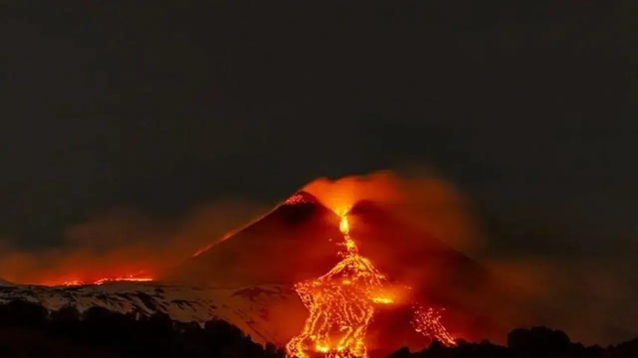 Etna Yanardağı nerede, en son ne zaman patladı?