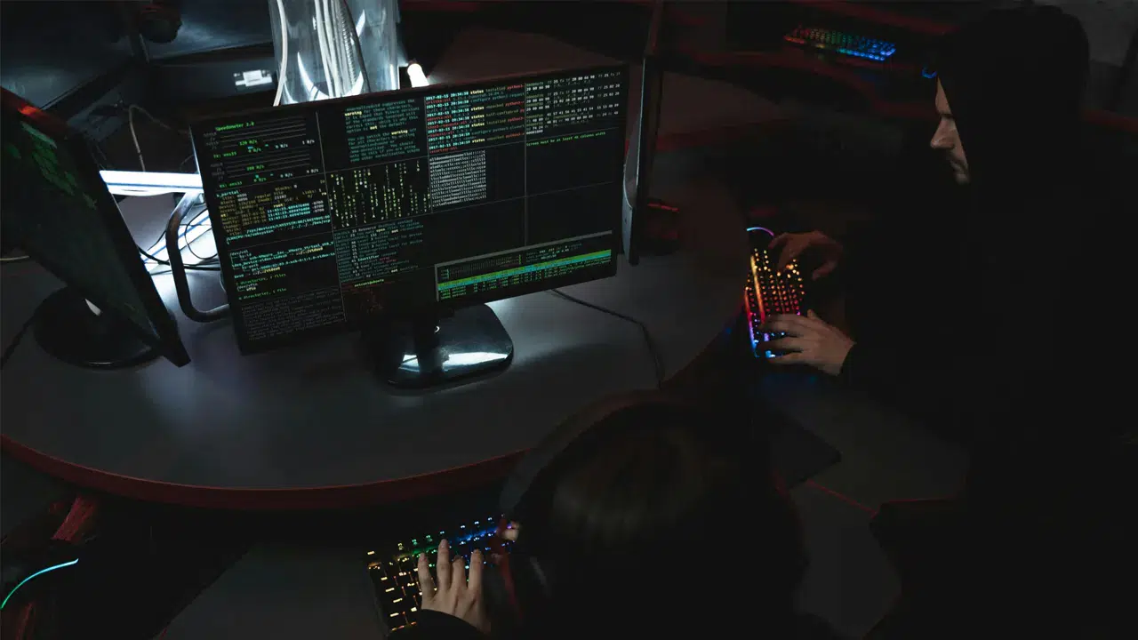 İtalya'da gazeteciler ve aktivistler dinleniyor skandalı patladı!