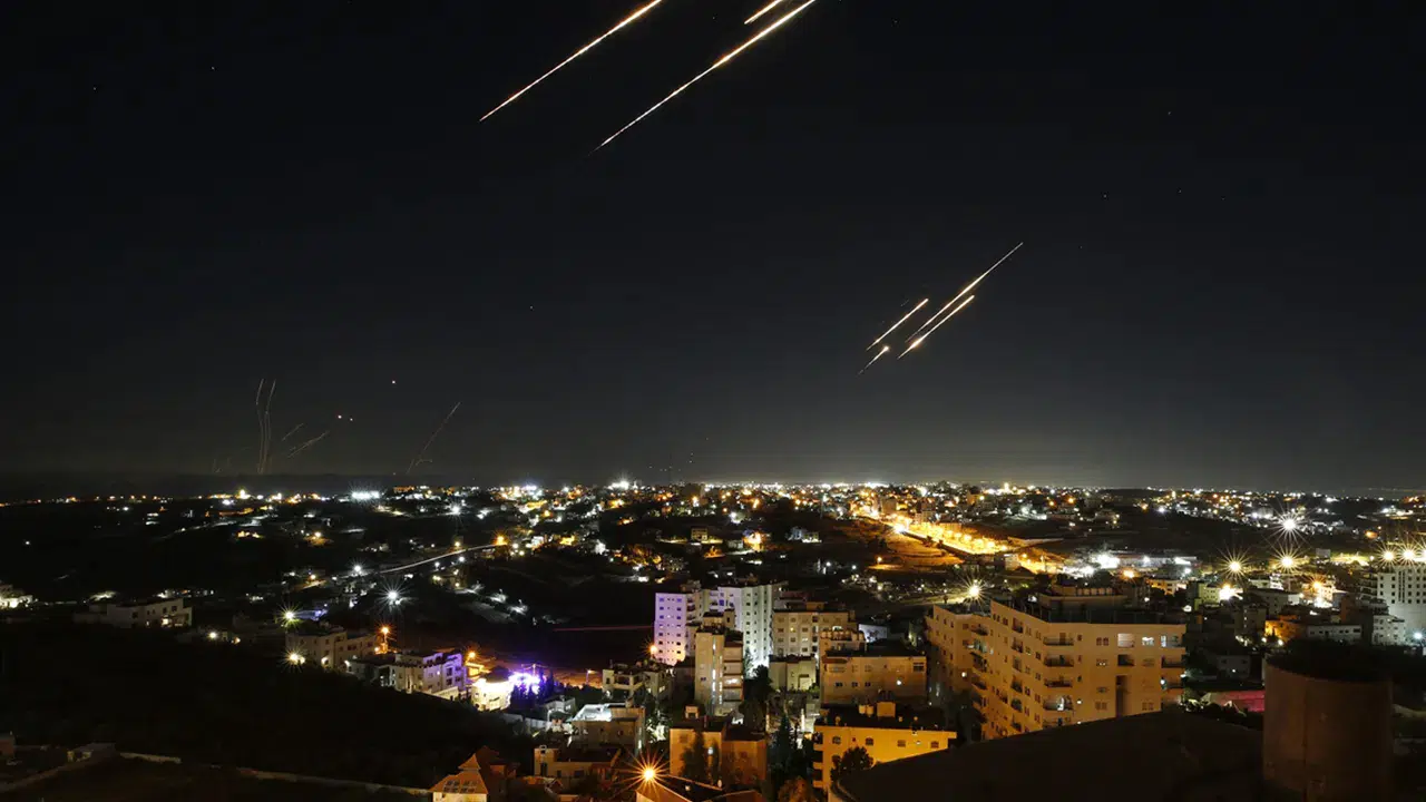 İsrail-İran çatışması altıncı gününde: Füze saldırıları ve hava operasyonları karşılıklı devam ediyor