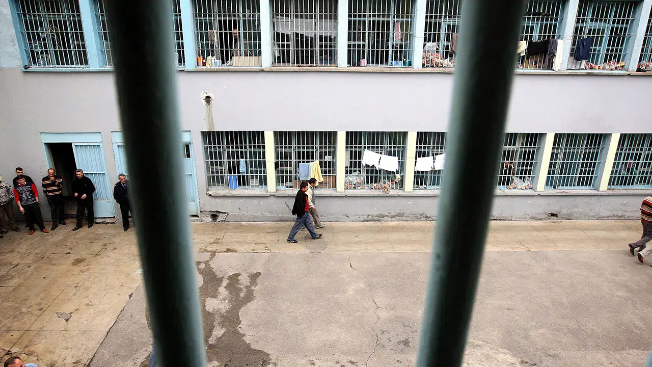 Yeni düzenleme: "1 yıl ceza alan 18 gün cezaevinde kalacak"