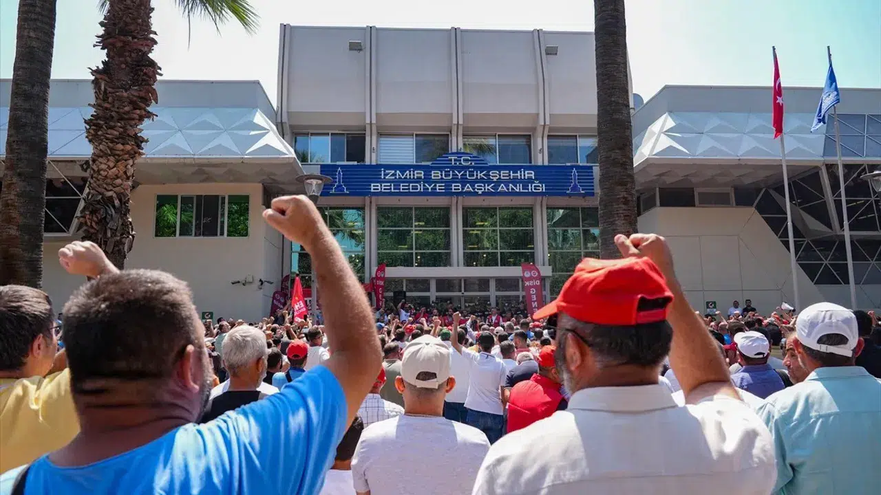 İzmir'de grev sürerken Cemil Tugay'dan açıklama: "Benim açımdan bu kişilerle görüşme yolu kapanmıştır"