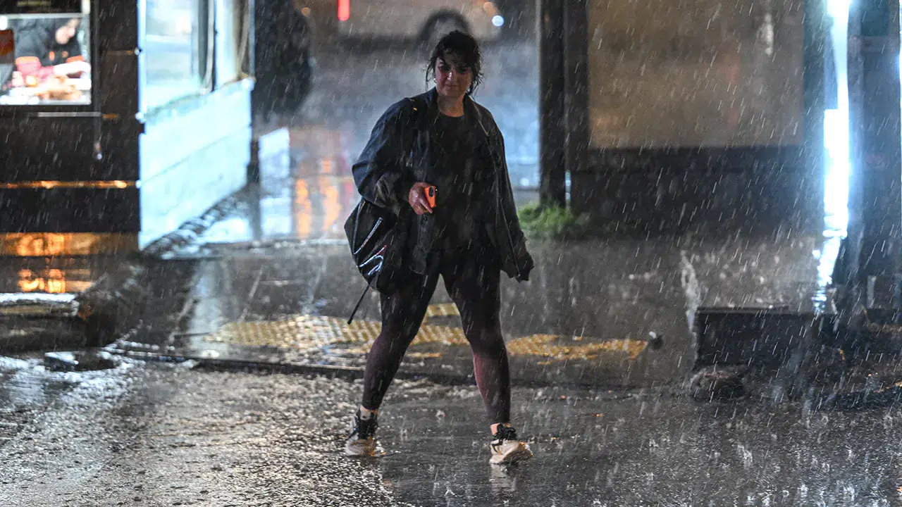 Yağış geliyor, Ankara Valiliği 21.00'e kadar evden çıkmayın uyarısı yapıyor