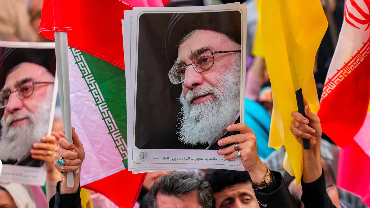 Time, Saddam ve Kaddafi'den sonra Hamaney'i de aşağılayıcı biçimde kapağına taşıdı