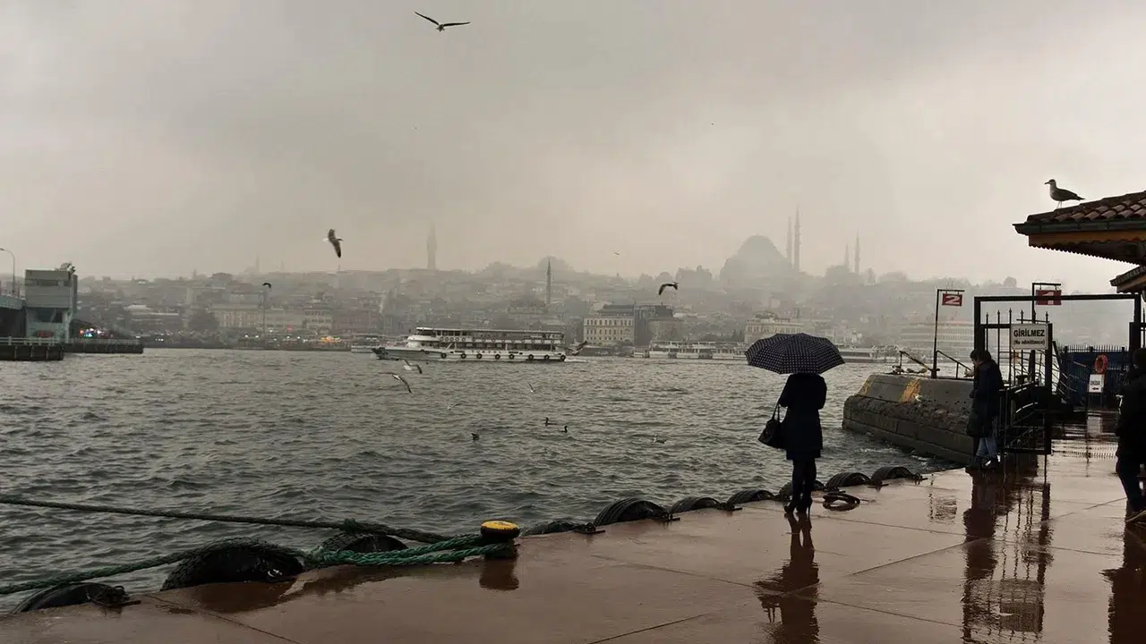 Sıcaklıklar kademeli olarak mevsim normallerine dönecek: İstanbul ve Ankara'ya yağmur geliyor!