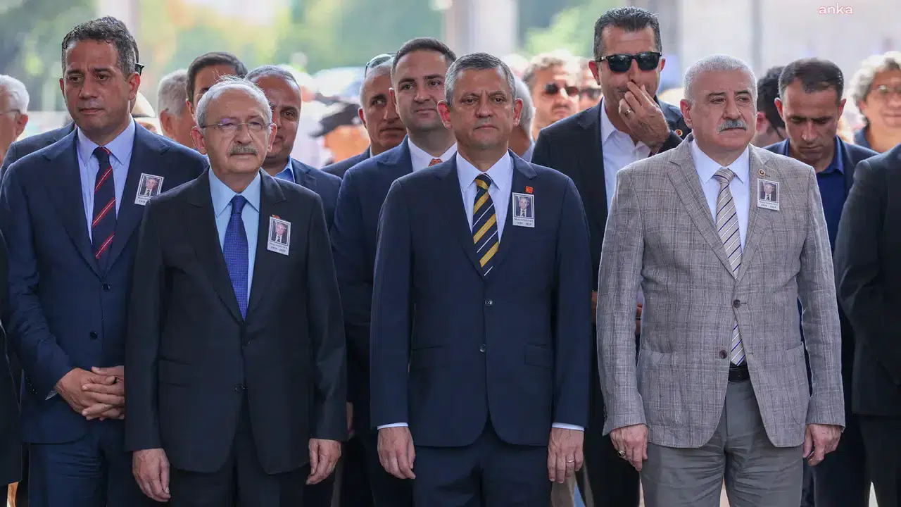 TBMM'deki cenaze töreninde dikkat çeken buluşma: Özel ve Kılıçdaroğlu yan yana